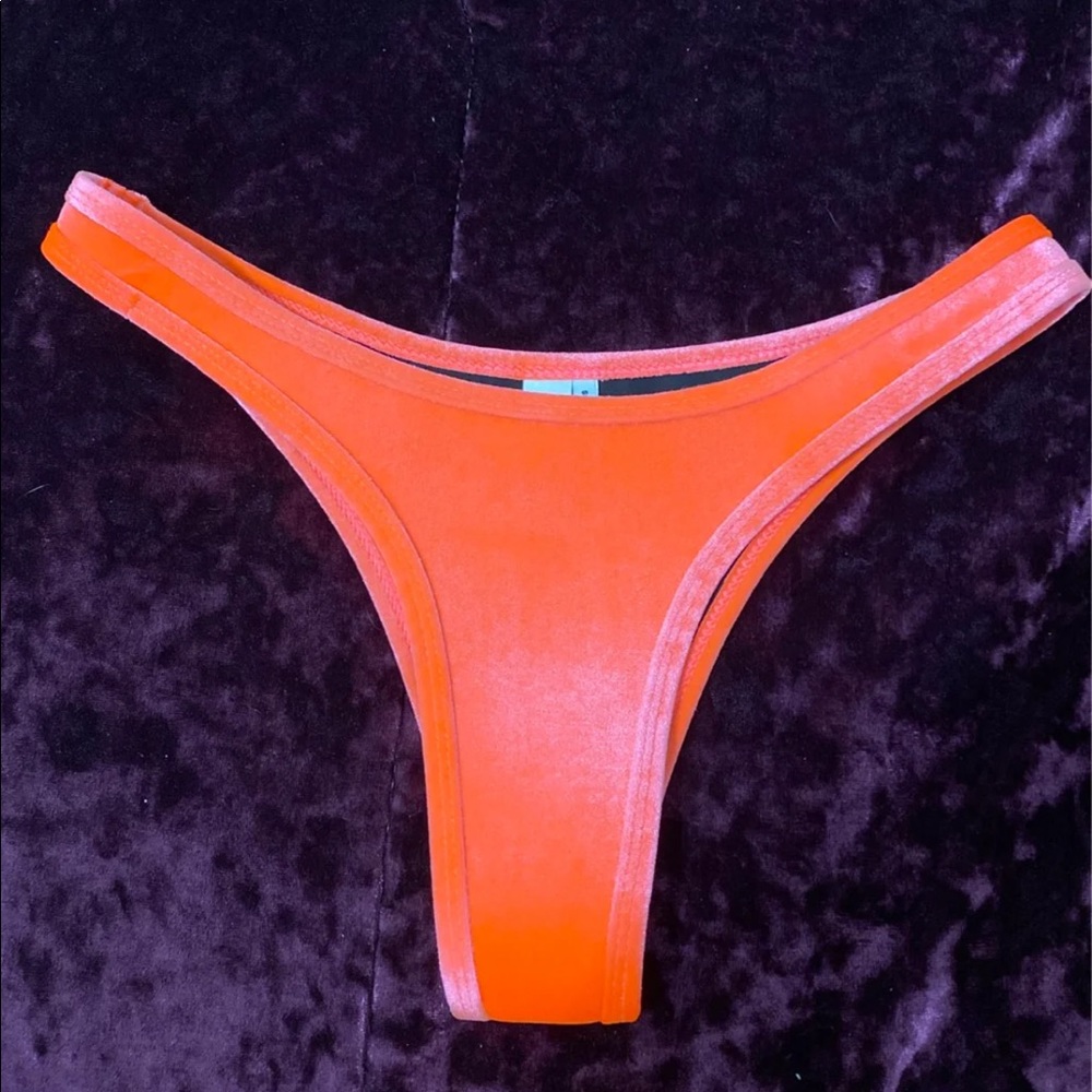Hoaka Swimwear